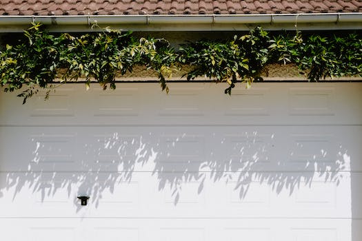 how much does it cost to replace a garage door